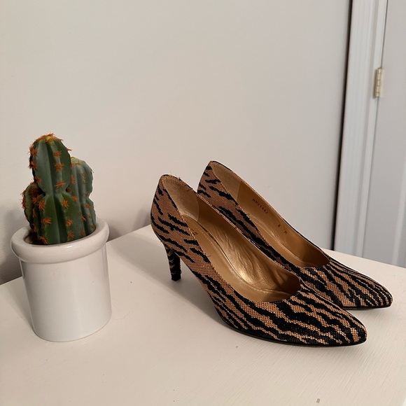 STUART WEITZMAN RAFFIA WOVEN POINTED TOE PUMPS - Picture 1 of 5